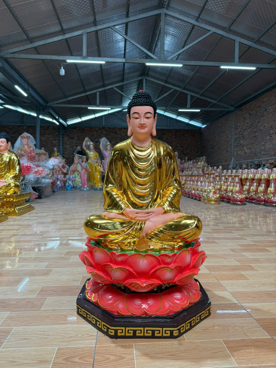 Tôn tượng Bổn Sư cao 95cm dát vàng